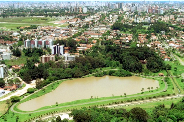 Bairro Bacacheri_ Vista Aérea do Parque Gal.Iberê de Matos (Parque do Bacacheri) Curitiba, 11/11/2002 Foto: Carlos Ruggi/SMCS (22681-17)
